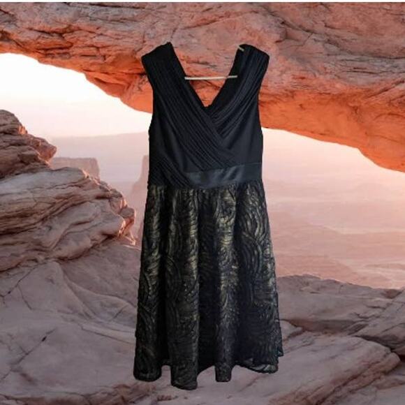 Adrianna Papell 4 black and gold with rosettes A-lined dress w/ruched top. Party - Picture 1 of 1